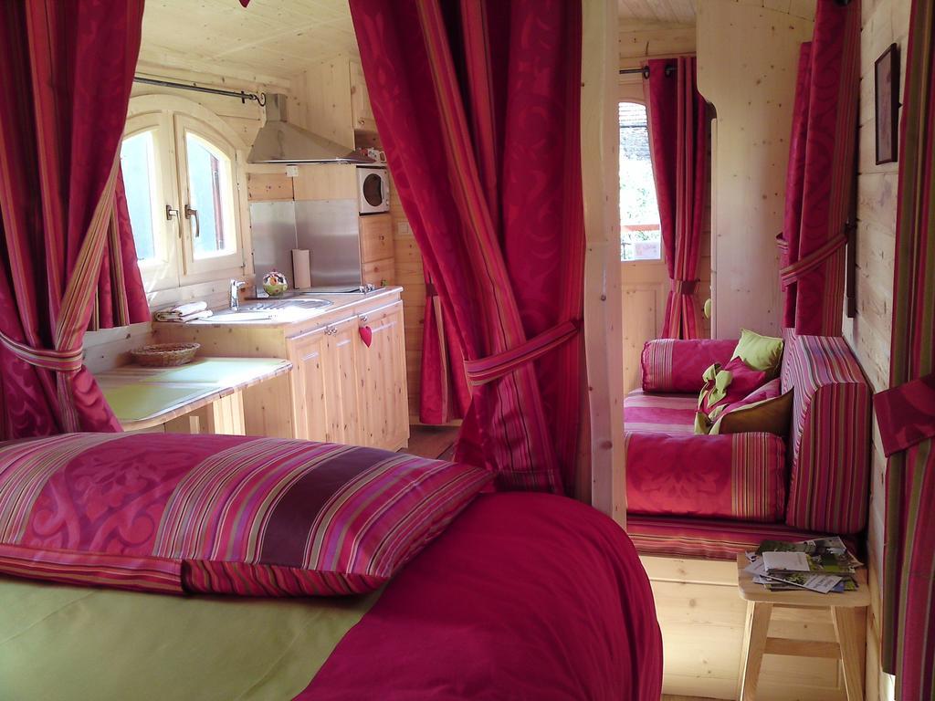 Le Clos De La Roche Bed & Breakfast Saint-Christophe-en-Brionnais Room photo
